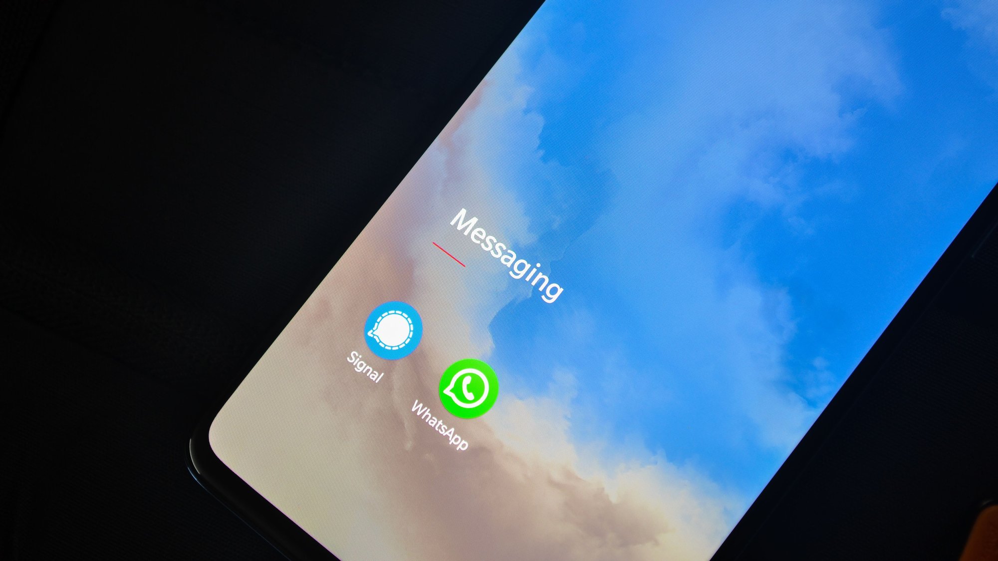 Tela de smartphone mostrando o ícone do WhatsApp, usado para criar link de confirmação de presença